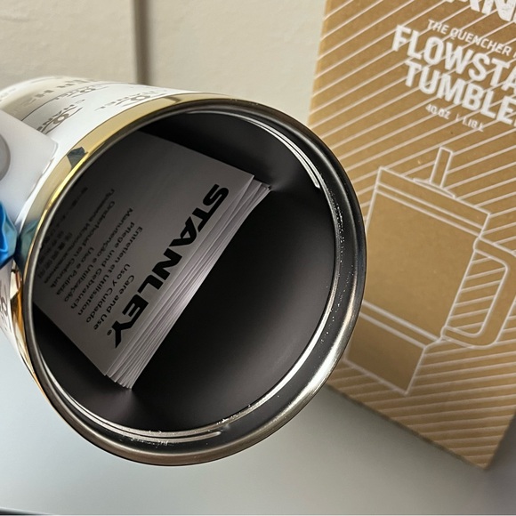 Stanley Quencher H2.0 40 oz – Premium white Design, New in Box - Picture 7 of 8